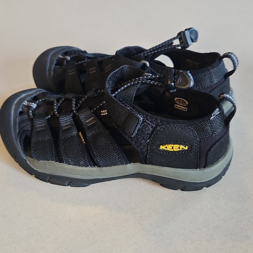 Keens Black And Grey Youth Sandals - Picture 2 of 14